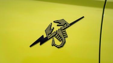 Abarth 500e - badge